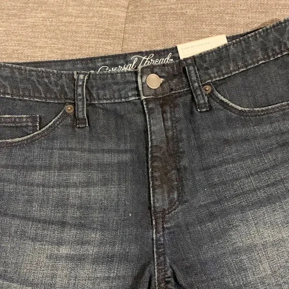 NWT Universal Threads high rise jean shorts 6 - Picture 4 of 9